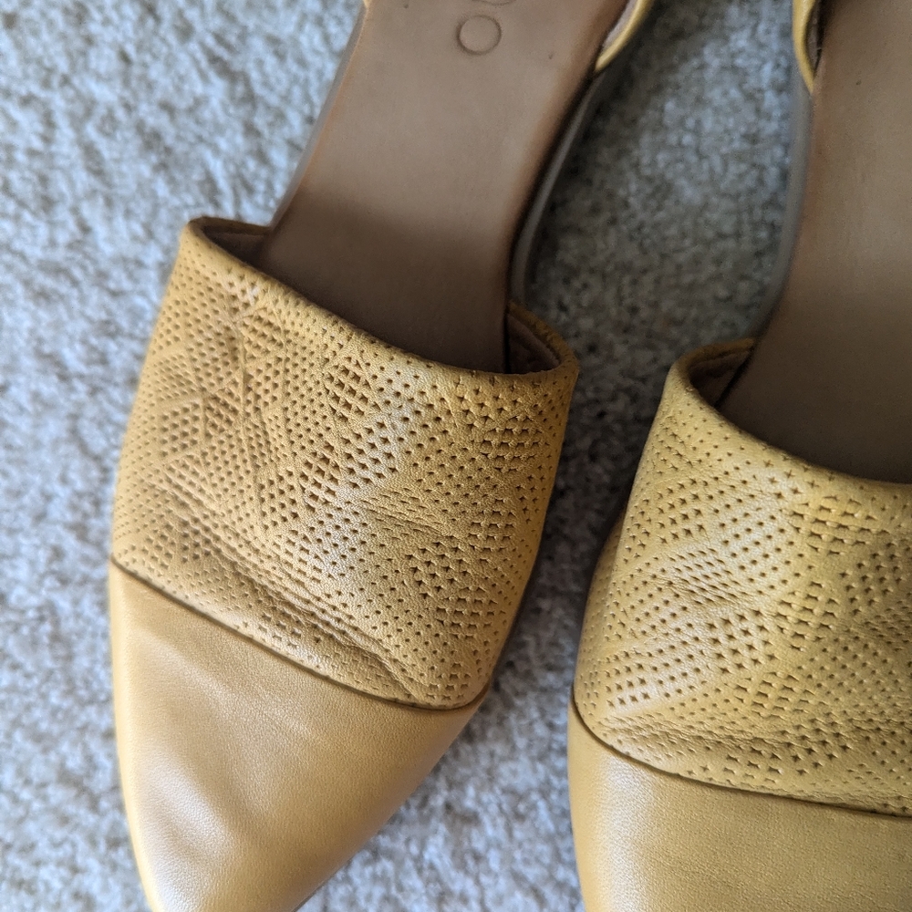 Bueno mustard flats size 38